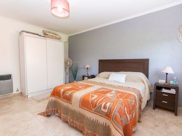 CASA EN VENTA BERISSO 2 DORMITORIOS PATIO COCHERAS