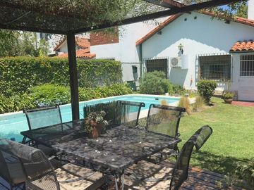 VENTA CASA 4 AMBIENTES HURLINGHAM