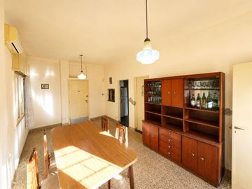 VENTA CASA 4 AMBIENTES EN TERRENO 300 M2 CASEROS