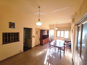 VENTA CASA 4 AMBIENTES EN TERRENO 300 M2 CASEROS