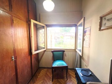 VENTA CASA 4 AMBIENTES EN TERRENO 300 M2 CASEROS