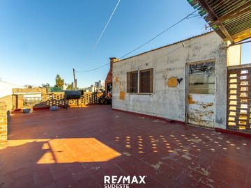 VENTA LOTE + CASAS + LOCAL EN EL MACROCENTRO