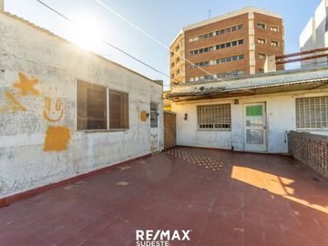 VENTA LOTE + CASAS + LOCAL EN EL MACROCENTRO