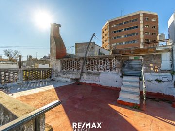 VENTA LOTE + CASAS + LOCAL EN EL MACROCENTRO