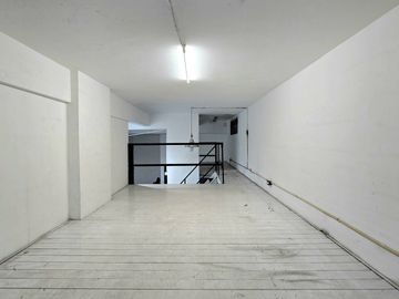 Venta Local 205 m2 totales deposito San Nicolas