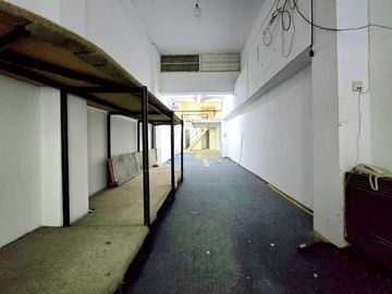 Venta Local 205 m2 totales deposito San Nicolas