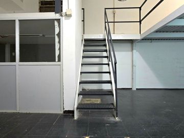 Venta Local 205 m2 totales deposito San Nicolas