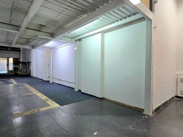 Venta Local 205 m2 totales deposito San Nicolas