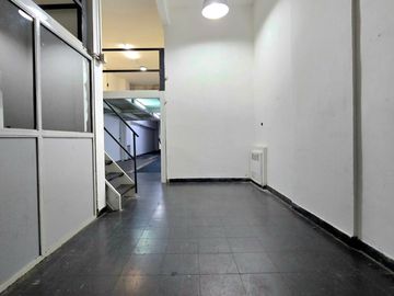 Venta Local 205 m2 totales deposito San Nicolas