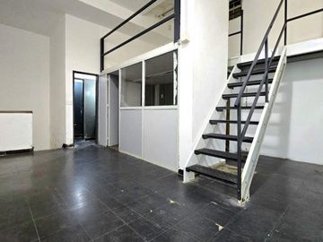 Venta Local 205 m2 totales deposito San Nicolas