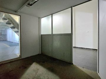Venta Local 205 m2 totales deposito San Nicolas