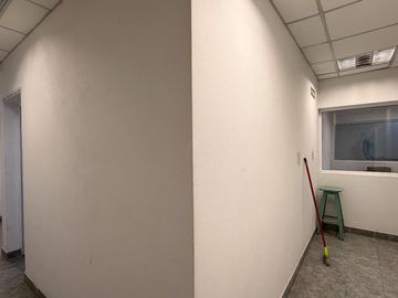 Alquiler depósito c/ oficinas Racks MORON