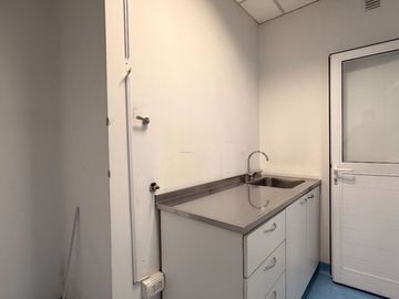 Alquiler depósito c/ oficinas Racks MORON
