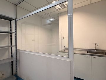 Alquiler depósito c/ oficinas Racks MORON