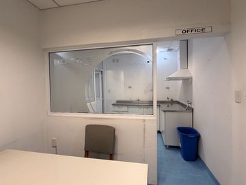 Alquiler depósito c/ oficinas Racks MORON