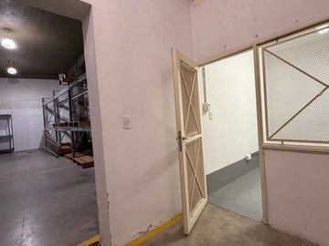 Alquiler depósito c/ oficinas Racks MORON
