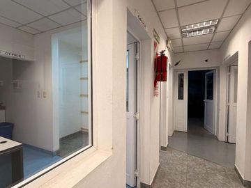 Alquiler depósito c/ oficinas Racks MORON