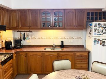 CASA TRIPLEX MARTINEZ 5 AMB COCHERA Y QUINCHO