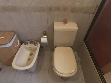 VENTA PH 4 AMB FLORES CON COCHERA CUBIERTA 2 AUTOS