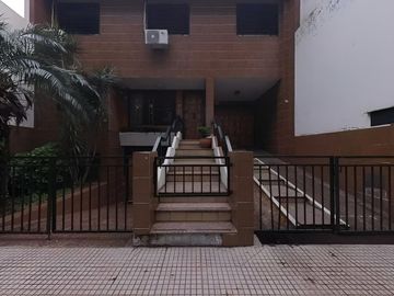 VENTA PH 4 AMB FLORES CON COCHERA CUBIERTA 2 AUTOS