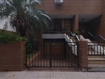 VENTA PH 4 AMB FLORES CON COCHERA CUBIERTA 2 AUTOS