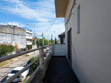 VENTA PH 4 AMBIENTES CON PATIO COCHERA EN WILDE