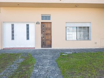 VENTA PH 4 AMBIENTES CON PATIO COCHERA EN WILDE