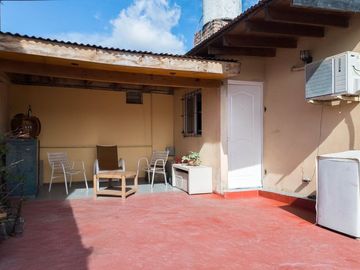 VENTA PH 4 AMBIENTES CON PATIO COCHERA EN WILDE