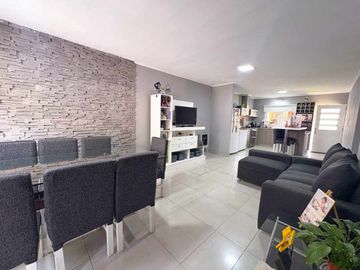 VENTA CASA 3 DORMITORIOS CON PILETA - FISHERTON