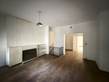 Casa de 3 dormitorios en planta alta con terraza y parrilla