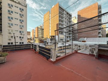Casa de 3 dormitorios en planta alta con terraza y parrilla