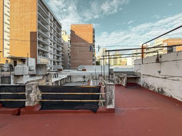 Casa de 3 dormitorios en planta alta con terraza y parrilla