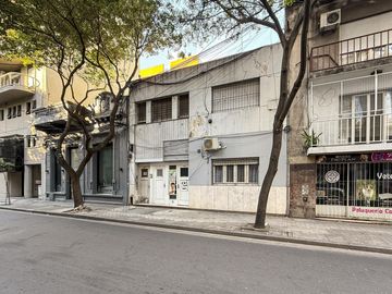 Casa de 3 dormitorios en planta alta con terraza y parrilla