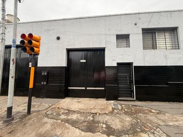 Galpón de 400 mts2 en Alquiler en Avellaneda
