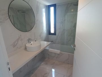 Departamento en Venta y/o Alquiler, 2 Ambientes, Amoblado, en Torre Brickell, Tigre, GBA Norte