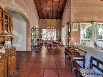 Casa a la venta estilo campo de 5 dormitorios mas playroom - OPORTUNIDAD