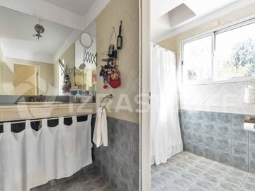 Casa a la venta estilo campo de 5 dormitorios mas playroom - OPORTUNIDAD