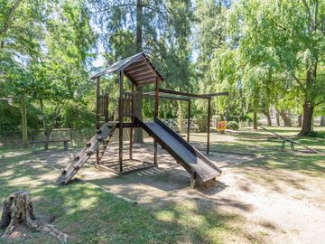 Casa a la venta estilo campo de 5 dormitorios mas playroom - OPORTUNIDAD