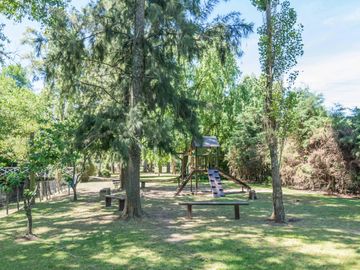 Casa a la venta estilo campo de 5 dormitorios mas playroom - OPORTUNIDAD