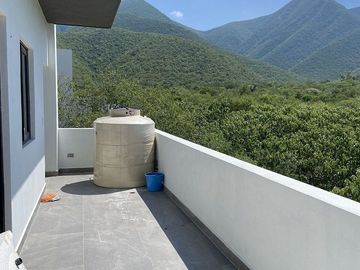 Residencia de Lujo en Aysso  por el Yerbaniz