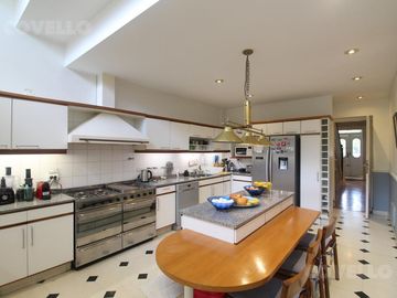 Venta casa de 8 ambientes con garage - Belgrano