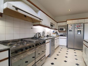 Venta casa de 8 ambientes con garage - Belgrano