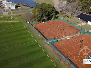 Lote en Barrio Náutico Albanueva