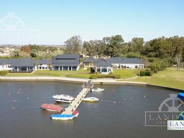 Lote en Barrio Náutico Albanueva