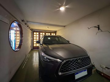 Casa de 3 dormitorios más comodín, cochera y pileta en Pichincha