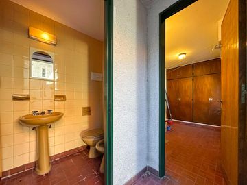 Casa de 3 dormitorios más comodín, cochera y pileta en Pichincha