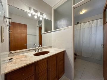 Casa de 3 dormitorios más comodín, cochera y pileta en Pichincha