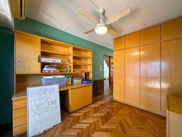 Casa de 3 dormitorios más comodín, cochera y pileta en Pichincha