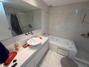 Departamento 4 ambientes en alquiler en Artilleros Plaza!!!