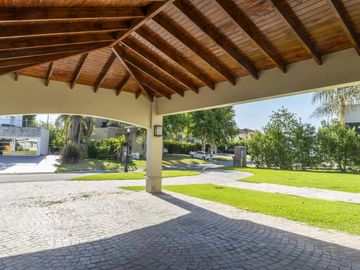Casa en Venta Amoblada, 7 Ambientes, en Barrio Haras Santa María, Escobar, GBA Norte